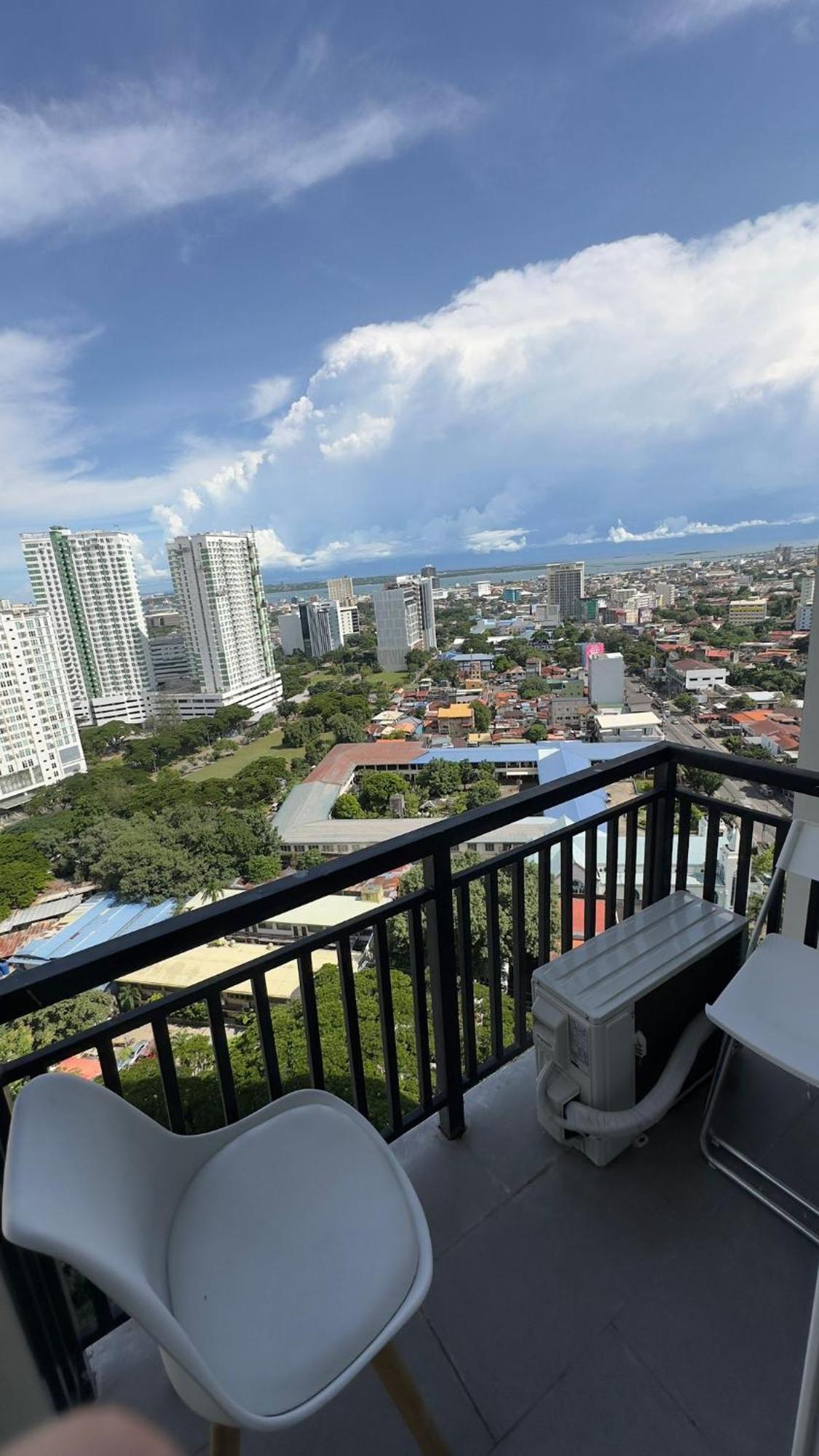 Modern & Comfy Studio - Steps From Ayala Mall, Cebu City Extérieur photo