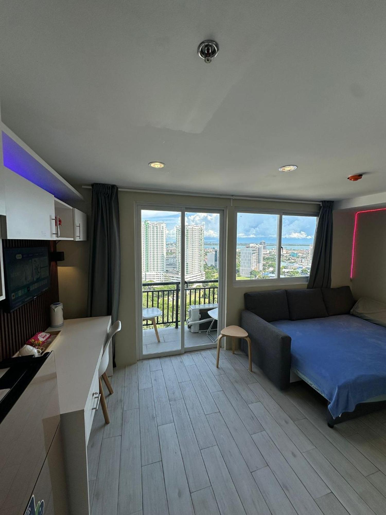 Modern & Comfy Studio - Steps From Ayala Mall, Cebu City Extérieur photo
